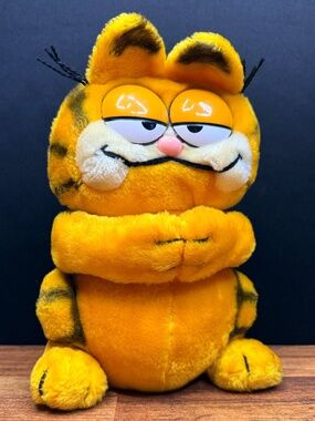 1981 UNITED FEATURE SYNDICATE, INC Garfield Stuffed Toy